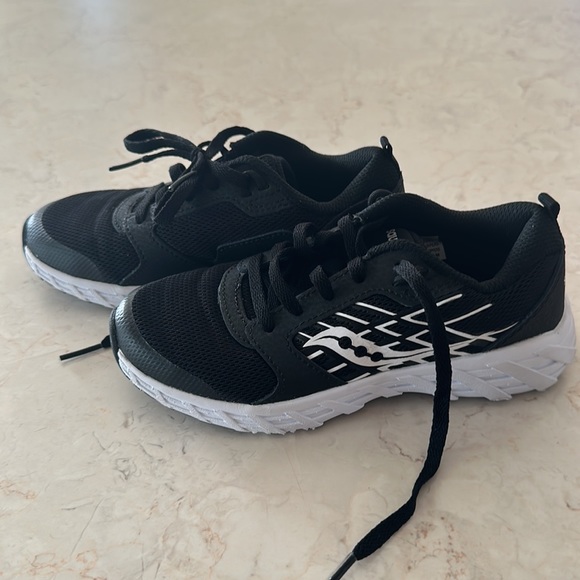 Boys Saucony Sneakers - Picture 2 of 3